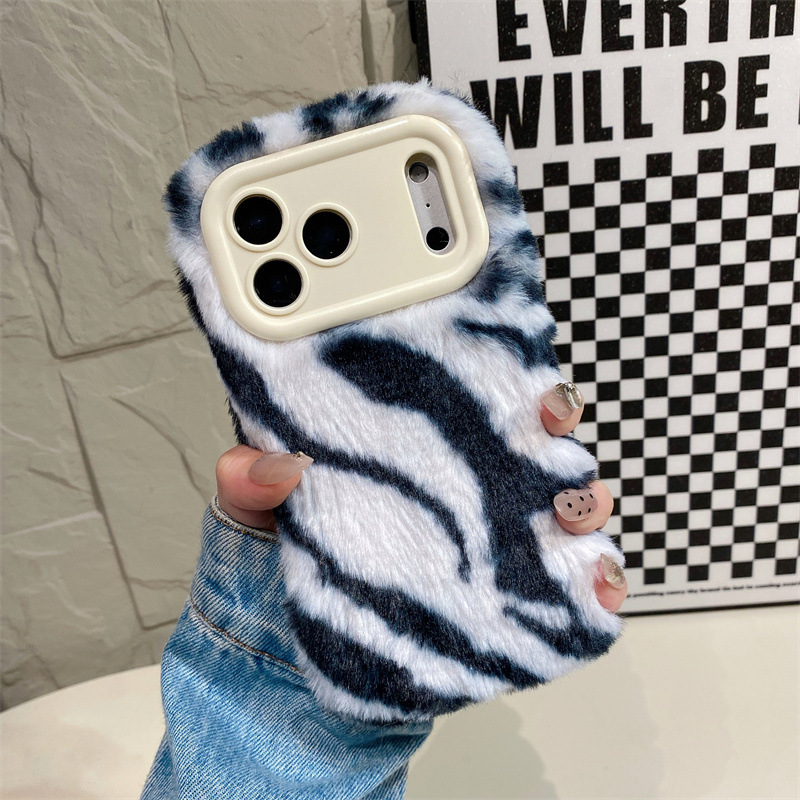 Luksusowe etui na telefon z wz – Apple Iphone 15 Pro Max recenzja i cena