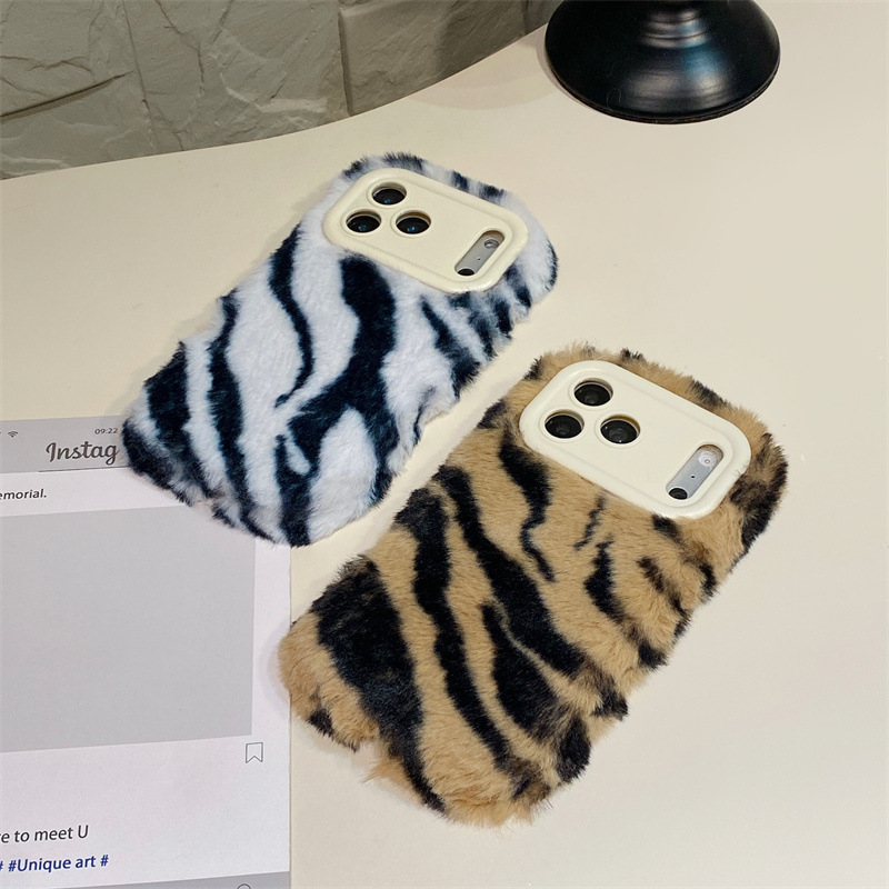 Luksusowe etui na telefon z wz – Apple Iphone 15 Pro Max recenzja i cena
